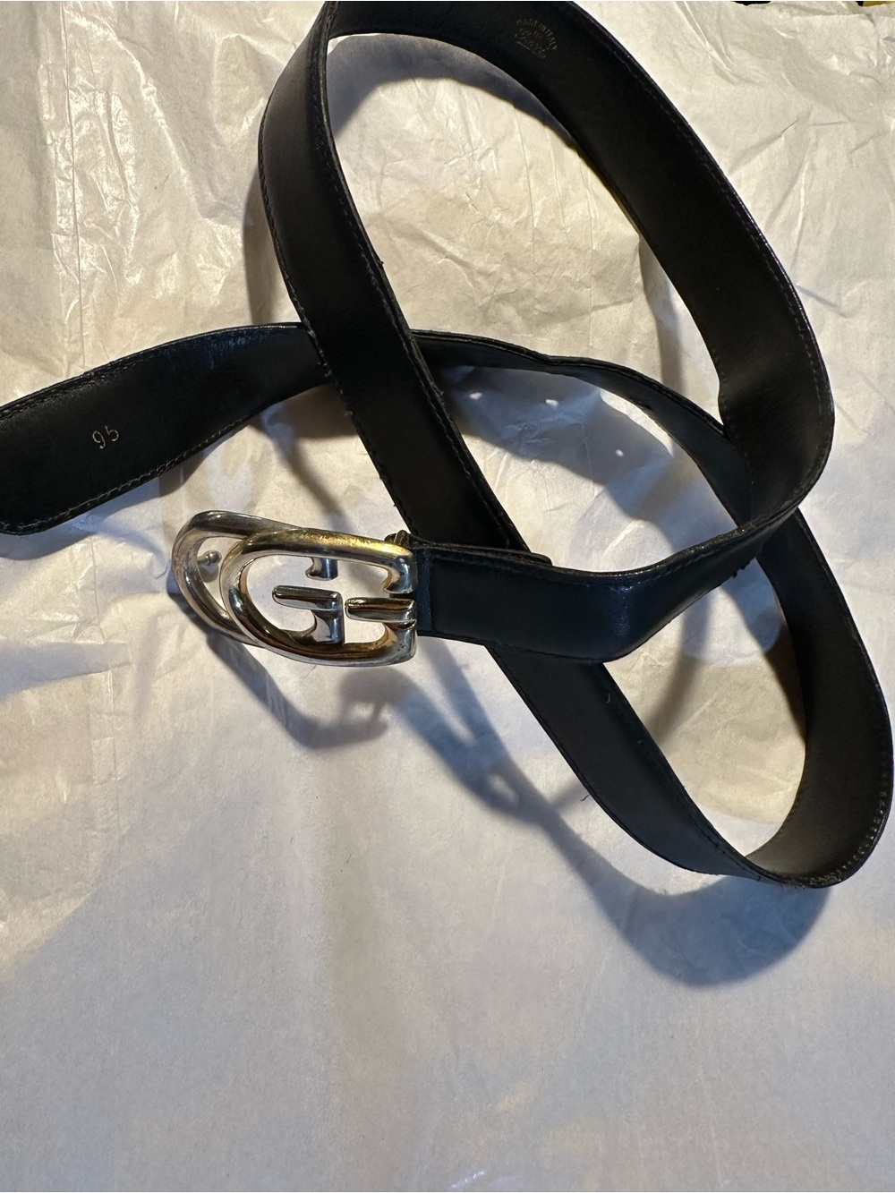 Vintage leather Gucci belt that’s made in Italy